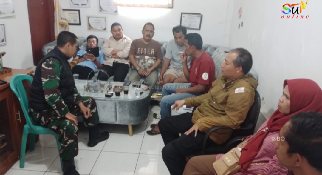 Babinsa Desa Kadudampit Komsos Bersama Perangkat Desa dan RT/RW, Bahas Terkait Maulid Nabi Muhammad SAW