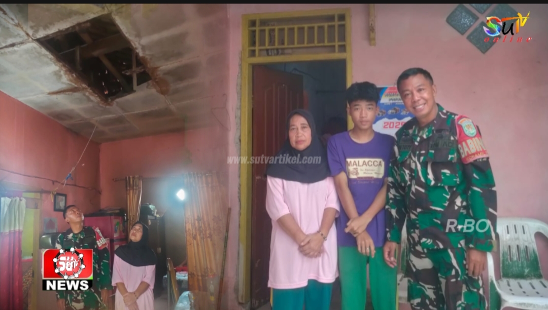 Babinsa Desa Cisaat, Kunjungi dan Komsos di Rumah Pensiunan TNI AD yang Rentan Roboh