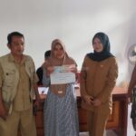 Penyaluran BLT Dana Desa Tahap III Tahun 2025 Desa Cikahuripan Bagi 11 KPM Berjalan Lancar Penyaluran BLT Dana Desa Tahap III Tahun 2025 Desa Cikahuripan Bagi 11 KPM Berjalan Lancar