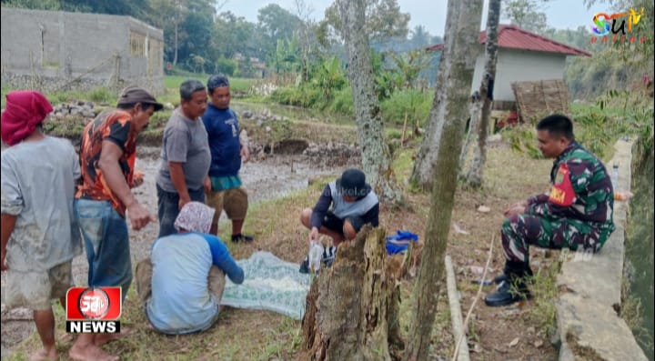 Babinsa Desa Cibolang Koramil 09/Cisaat, Jalin Kedekatan dengan Warga Lewat Komsos