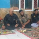 Komsos Bersama Toga dan Pengurus Masjid, Babinsa Desa Gunungguruh Koramil 09/Cisaat Mengajak Persatuan Dan Kesatuan Warga