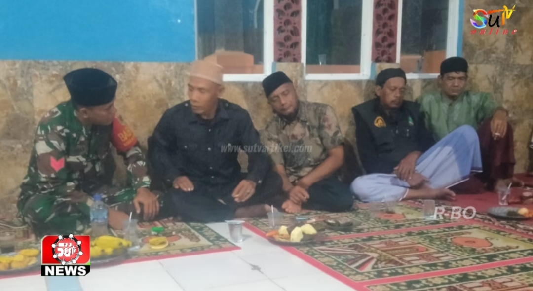 Komsos Bersama Toga dan Pengurus Masjid, Babinsa Desa Gunungguruh Koramil 09/Cisaat Mengajak Persatuan Dan Kesatuan Warga