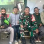 Babinsa Desa Cisaat Komsos Dengan Warga Dan Pantau Wilayah Binaan