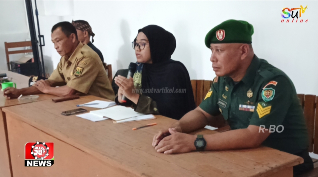Jaga keamanan Jelang Milangkala Desa, Babinsa Desa Sukamaju dan Kepala Desa melaksanakan Komsos