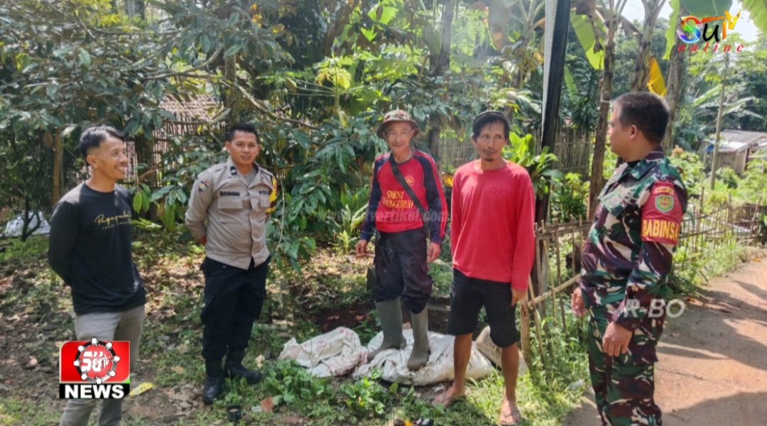 Guna Mengetahui Perkembangan Situasi di Wilayah, Babinsa dan Bhabinkamtibmas Desa Cibolang Lakukan Komsos dengan Warga
