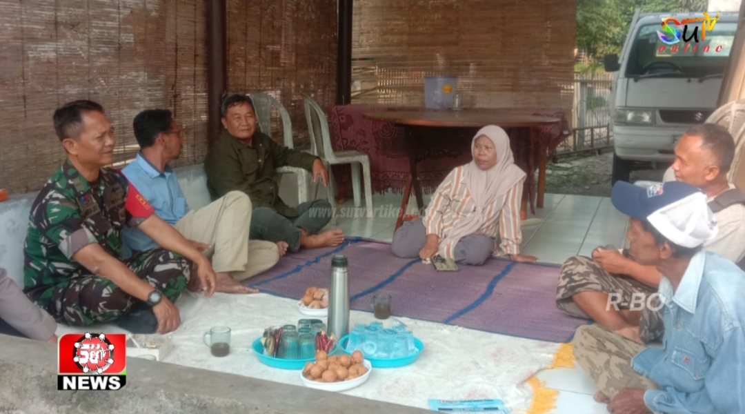 Babinsa Desa Gunungjaya Melaksanakan Komsos Dengan Masyarakat Desa Binaan