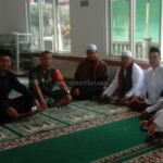 Jalin Kedekatan Dengan Warga, Babinsa Sukaresmi Koramil 09/Cisaat Komsos Dengan Toga Jalin Kedekatan Dengan Warga, Babinsa Sukaresmi Koramil 09/Cisaat Komsos Dengan Toga