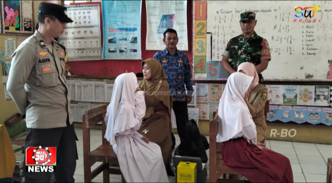 Babinsa Desa Sukamaju Dampingi (BIAS) Bulan Imunisasi Anak Sekolah SDN Lebak Siuh 1