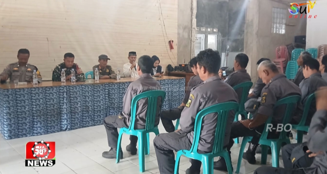 Dalam Rapat Pembinaan, Babinsa Desa Cisaat Berikan Materi Kedisiplinan dan Respon Cepat kepada Anggota Linmas