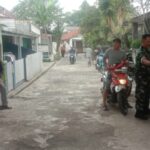 Jalin Hubungan Baik, Babinsa Desa Gunungjaya melaksanakan Komsos Dengan masyarakat desa Binaan