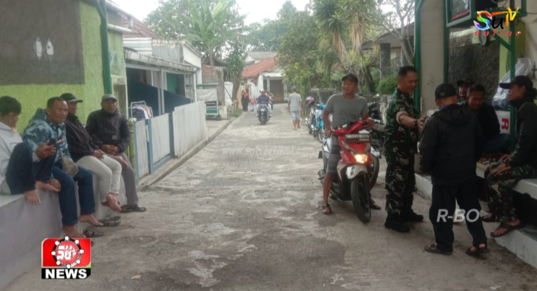 Jalin Hubungan Baik, Babinsa Desa Gunungjaya melaksanakan Komsos Dengan masyarakat desa Binaan