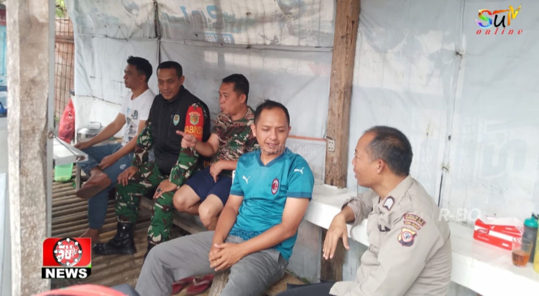 Komsos Bersama Tomas, Babinsa Kadudampit Bahas Kamtibmas di wilayah Binaan