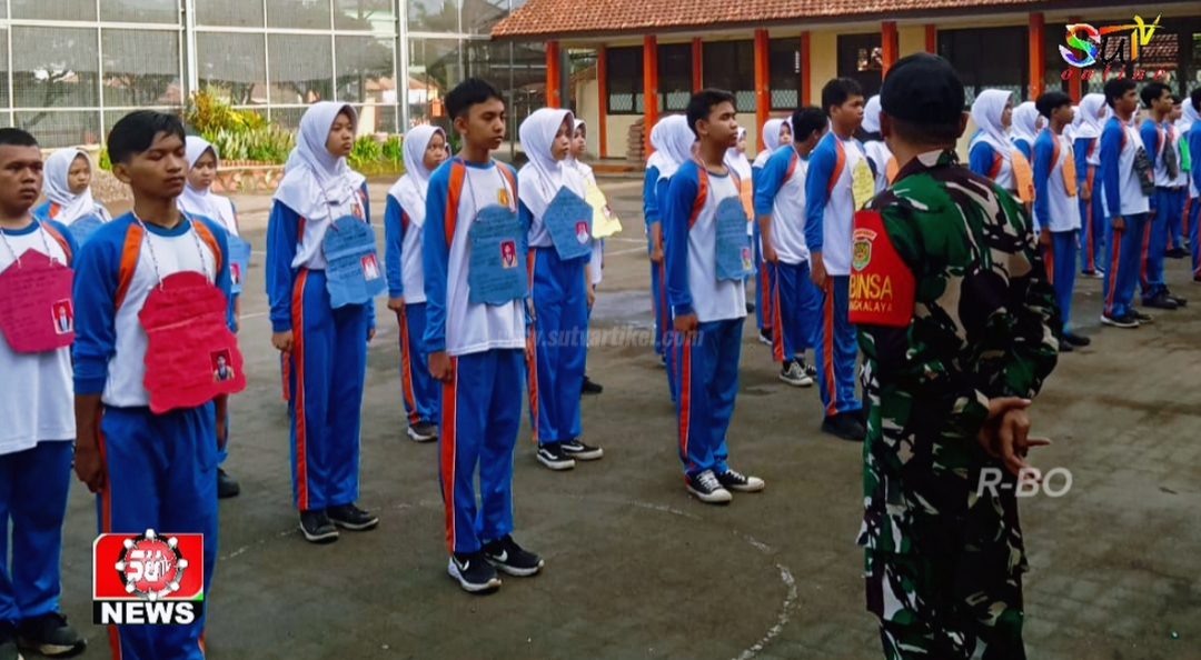 Bentuk Karakter dan Disiplin Sejak Dini, Babinsa Desa Mangkalaya Berikan Pelatihan PBB Bagi Siswa SMAN 1 Cisaat
