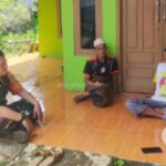 Jalin Kedekatan Dengan Warga Desa Binaan Babinsa Kutasirna Koramil 09/Cisaat Komsos Dengan Toga