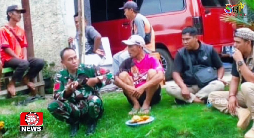 Babinsa Gunungguruh Koramil 09/Cisaat Jalin Komsos Bersama Kadus di wilayah binaan
