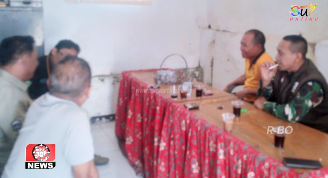 Babinsa Desa Kadudampit Koramil 09/Cisaat Komsos Dengan tokoh pemuda Di Wilayah Binaan