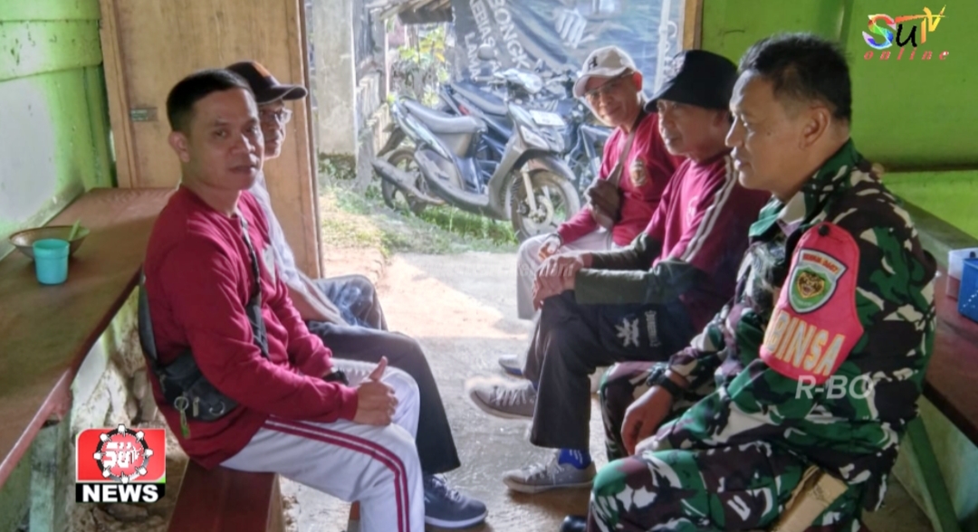 Komsos Dengan Ketua RT/RW Babinsa Cibatu Koramil 09/Cisaat Meminta Agar Melaporkan Setiap Kejadian