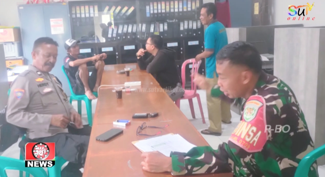 Babinsa Cisaat Koramil 0607-09/Cisaat Monitoring Pelayanan Pemerintah Desa