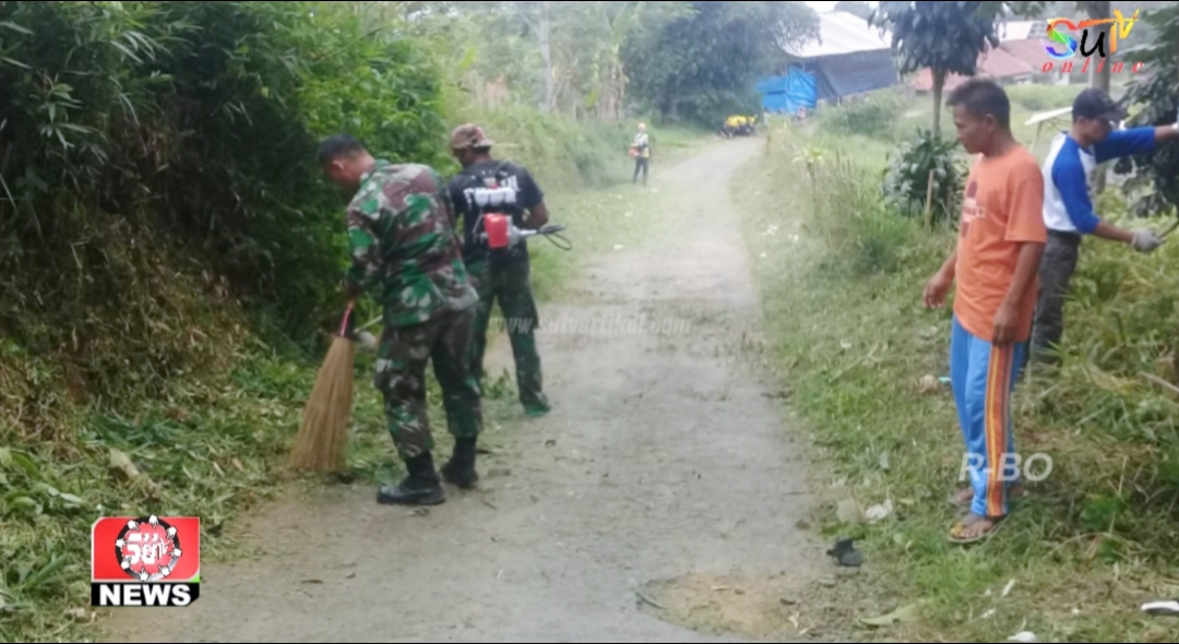 Babinsa Desa Nagrak Koramil 09/Cisaat Bersama Warga Gotong Royong Bersihkan Lingkungan
