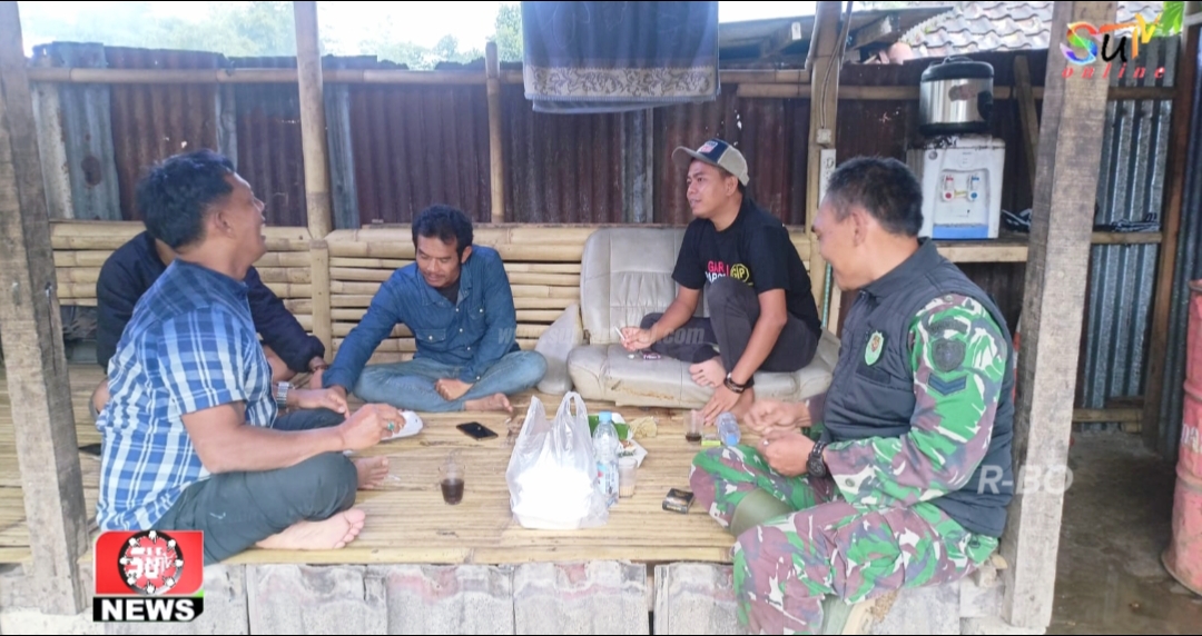 Jelang Ramadhan, Babinsa Cikahuripan Komsos dengan Warga Ajak Jaga Keamanan