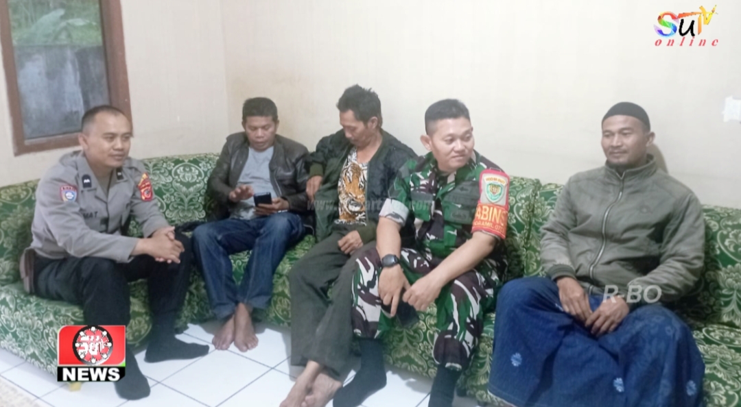 Jalin Silaturahmi di Bulan Ramadhan, Babinsa Kutasirna Koramil 0607-09/Cisaat Lakukan Komsos Bersama Warga