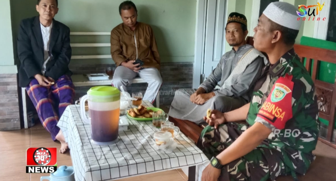 Pererat Silaturahmi, Babinsa Gunungjaya Koramil 0607-09/Cisaat  Komsos dengan Tokoh Agama