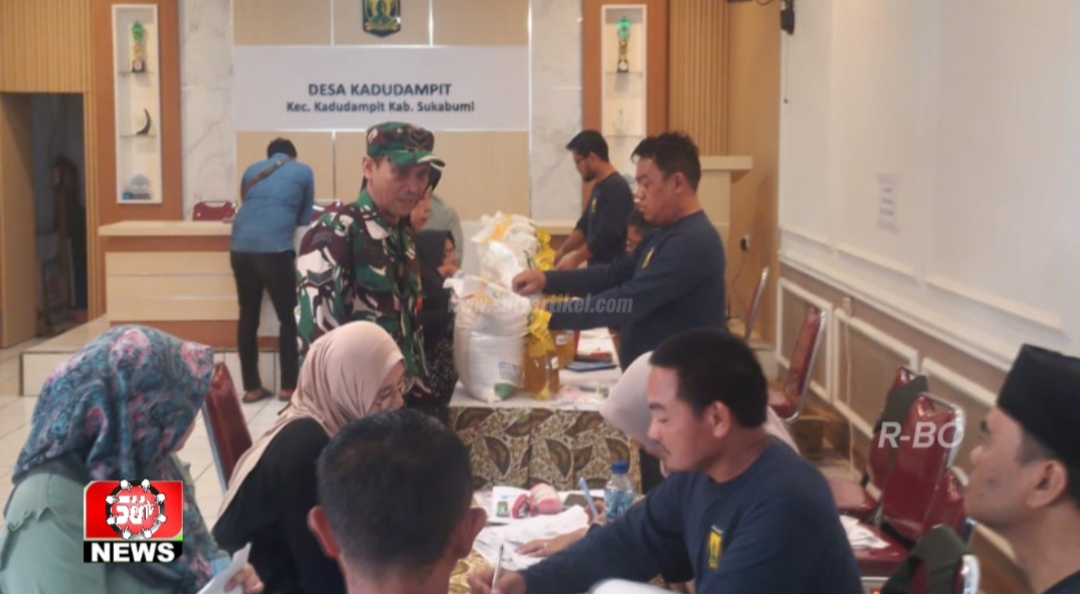 Babinsa Kadudampit Koramil 09/Cisaat Monitoring Penyaluran Bantuan Pangan