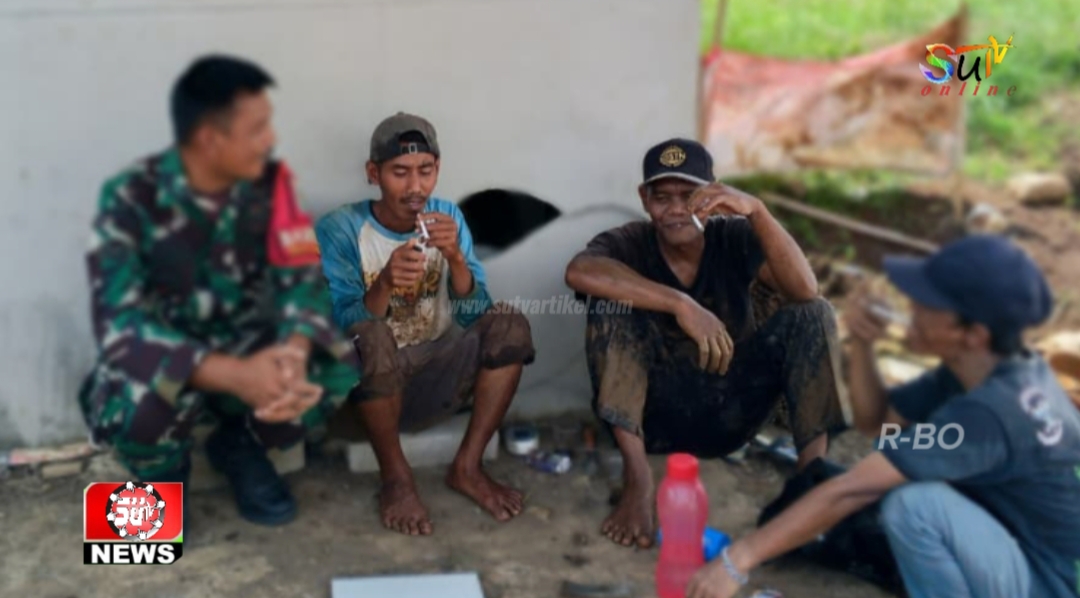 Babinsa Desa Babakan Laksanakan Komsos di Lokasi Pembangunan Gerai KDKMP