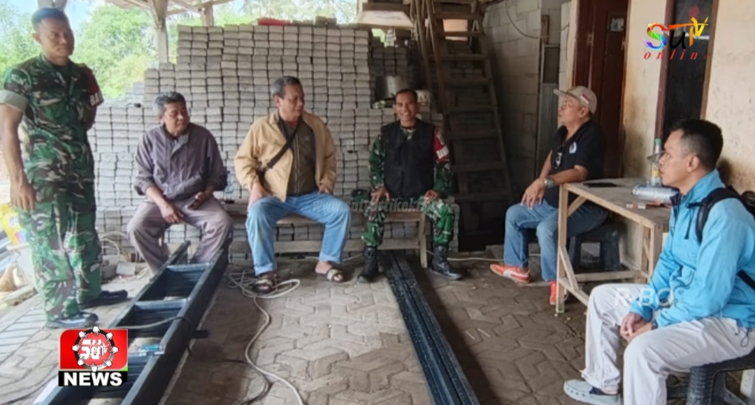 Babinsa Dampingi Danramil 09/Cisaat Survei Lokasi Pembangunan Kantor Koperasi Desa Merah Putih, Di Desa Padaasih