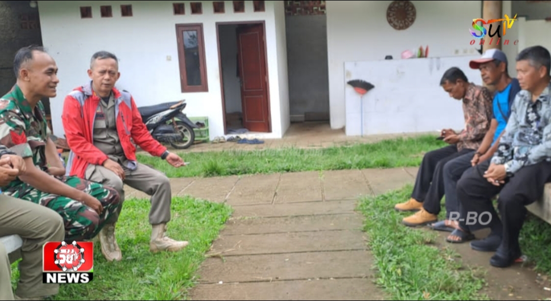 Komsos Bersama Tomas Babinsa Cikujang Koramil 09/Cisaat Bahas Keamanan dan Kebersihan Lingkungan
