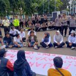 SENYAP DI TENGAH NEGERI BERKILAU: PLN Sukabumi dan Ingkar Janji terhadap Hak Paling Fundamental Warga SENYAP DI TENGAH NEGERI BERKILAU: PLN Sukabumi dan Ingkar Janji terhadap Hak Paling Fundamental Warga