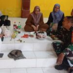 Babinsa Desa Selajambe Koramil 09/Cisaat Komsos Dengan Ibu–Ibu Warga Binaan Babinsa Desa Selajambe Koramil 09/Cisaat Komsos Dengan Ibu–Ibu Warga Binaan