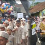Babinsa Nagrak Cisaat Kawal Pawai Kenaikan Kelas dan Pelepasan Siswa Di wilayah Binaan