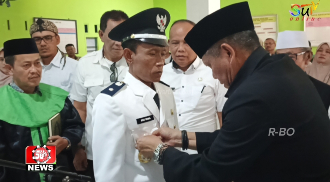 Camat Gunungguruh Lantik Ade Irma Kades PAW Desa Cikujang