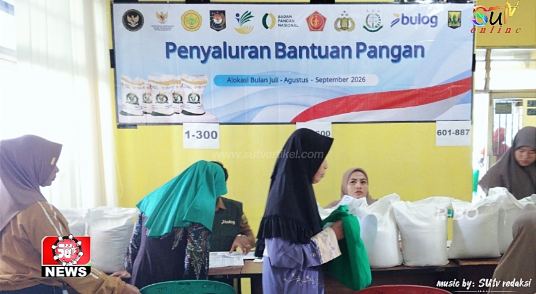Penyaluran Bantuan Pangan Beras 30 Kg untuk 887 KPM di Desa Citamiang Kadudampit