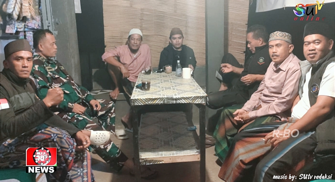 Babinsa Sirnaresmi Koramil 09/Cisaat Kontrol Ronda Malam, Perkuat Keamanan Desa Binaan