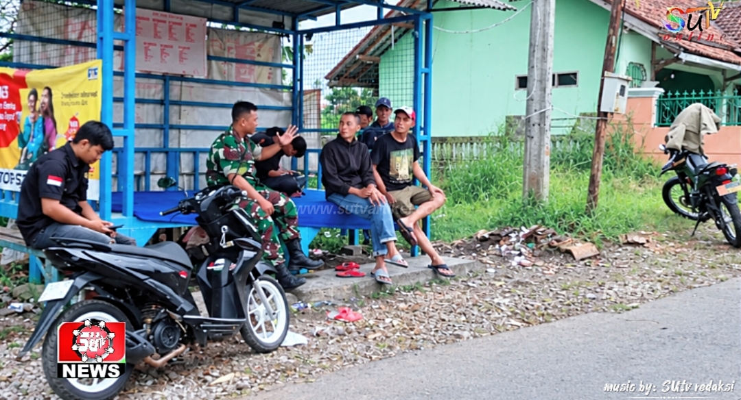 Komsos Dengan Pemuda Di Desa Binaan, Ini Pesan Babinsa Citamiang Koramil 09/Cisaat