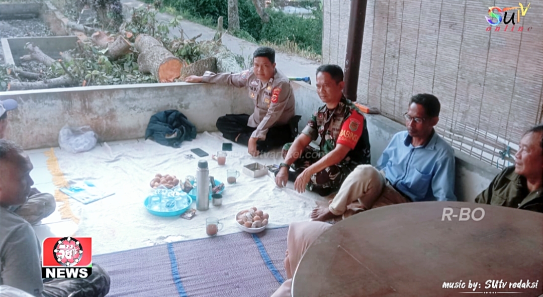 Pererat Silaturahmi Babinsa Gunungjaya Koramil 09/Cisaat Komsos dengan Tokoh Masyarakat