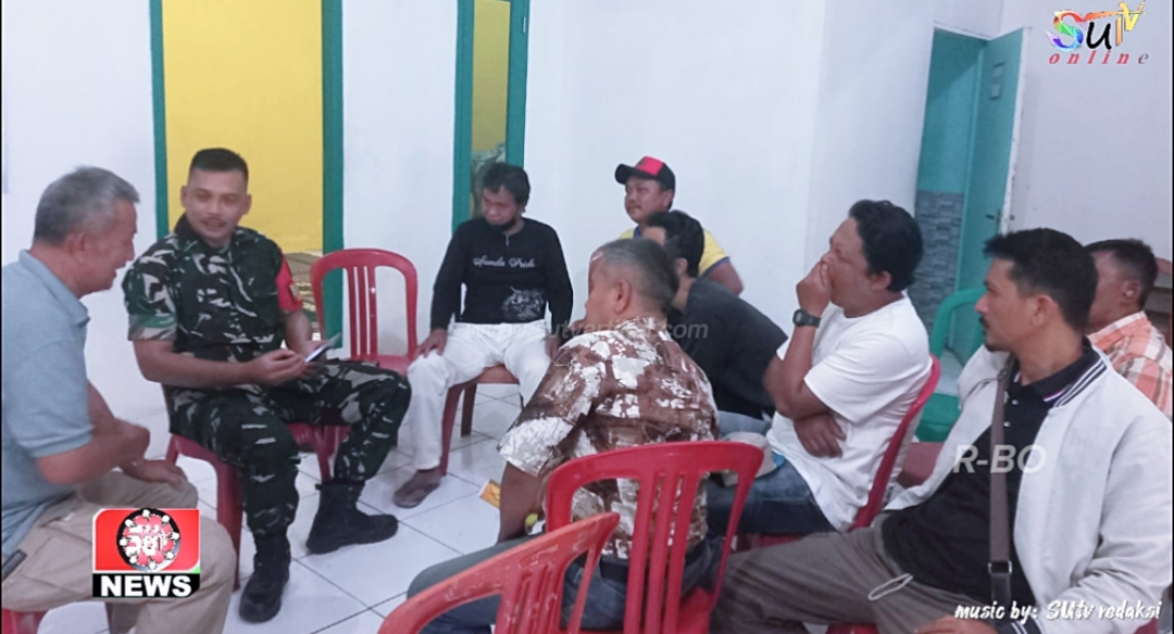 Tingkatkan Keamanan Wilayah Babinsa Desa Babakan Komsos Dengan Ketua RW dan RT